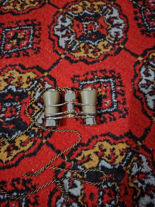 Продаю театральный бинокль состояние отличная