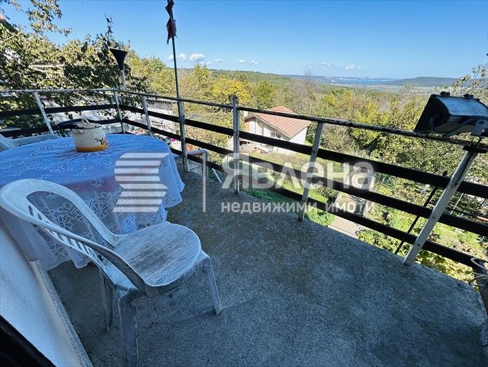 Малка спретната къщичка с чудесна морска панорама!