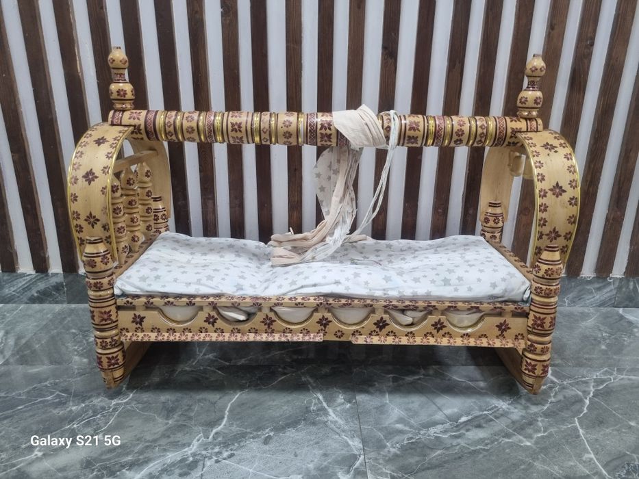 Продам  2  бесика