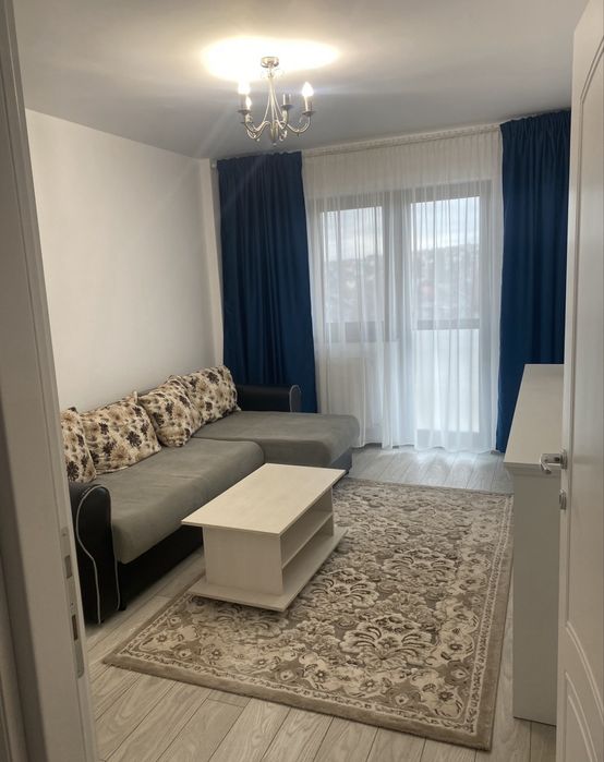 Apartament 3 camere de inchiriat negociabil