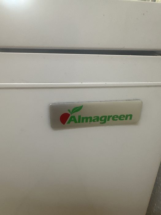 Продаётся витрина-холодильник Almagreen