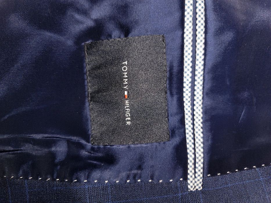 Продаётся брендовый мужской костюм!