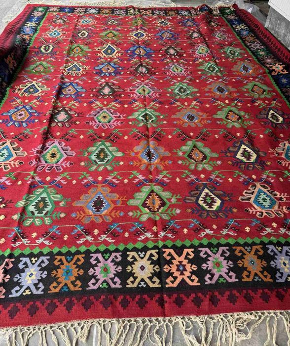 Автентичен чипровски килим