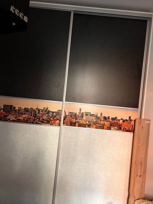 Гардероб  с принт по средата  - изглед на Манхатън