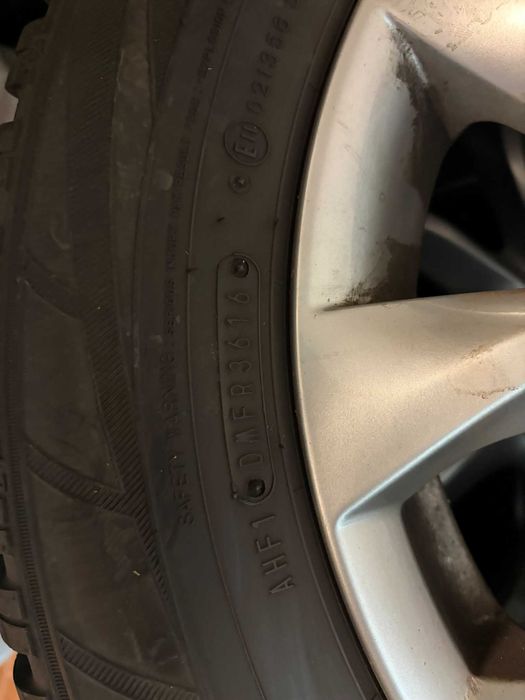 Jante aliaj R16 cu anvelope de iarna Mazda 215/60 R16