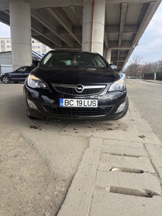 Opel Astra 1.4 benzina 2012