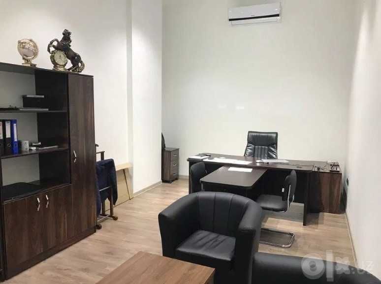 Офис учун ижарага жой 1-каватда жойлашган 111 кв.м (мебель билан)