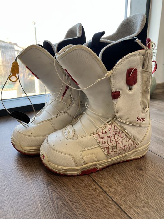 Buti snowboard marimea 39