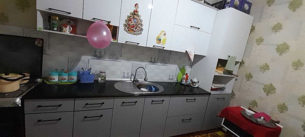 Кухонный мебель срочно сатылады!