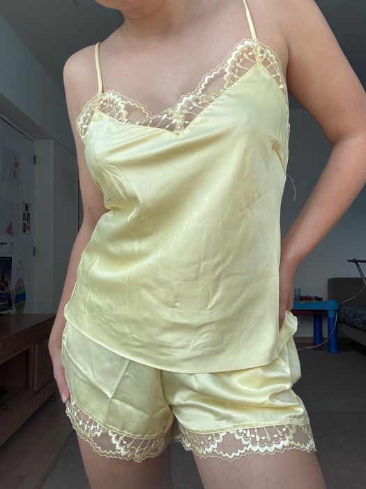 Сатенена жълта пижама Hunkemöller