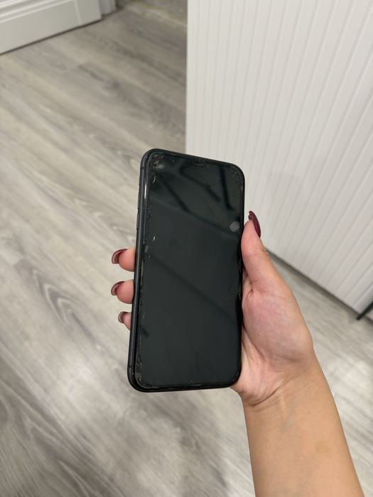 Продам iPhone 11
