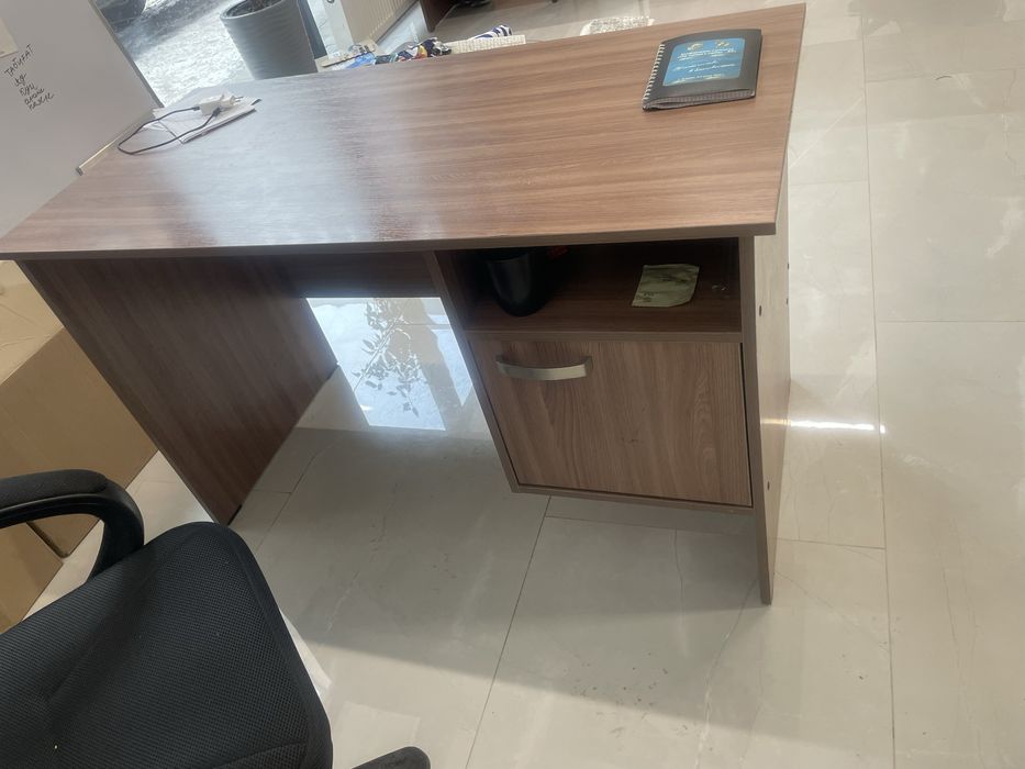 Продам стол офисный