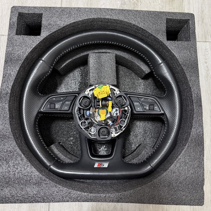 S-line скосен волан с пера за Audi