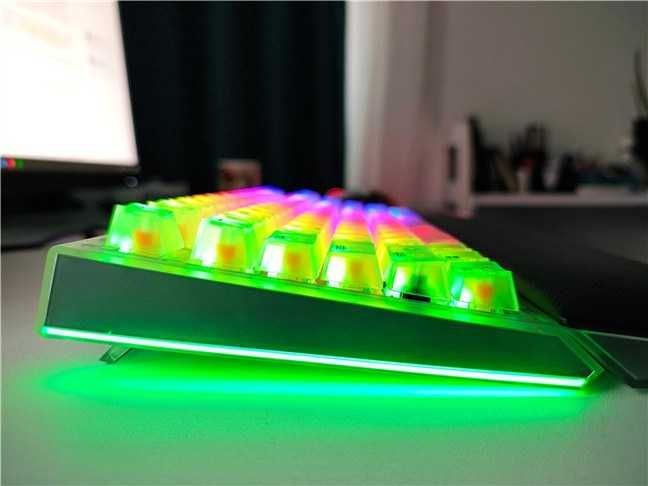 Tastatură Razer BlackWidow V4 75% – Phantom White Edition | Switch-uri Orange (Tactile)