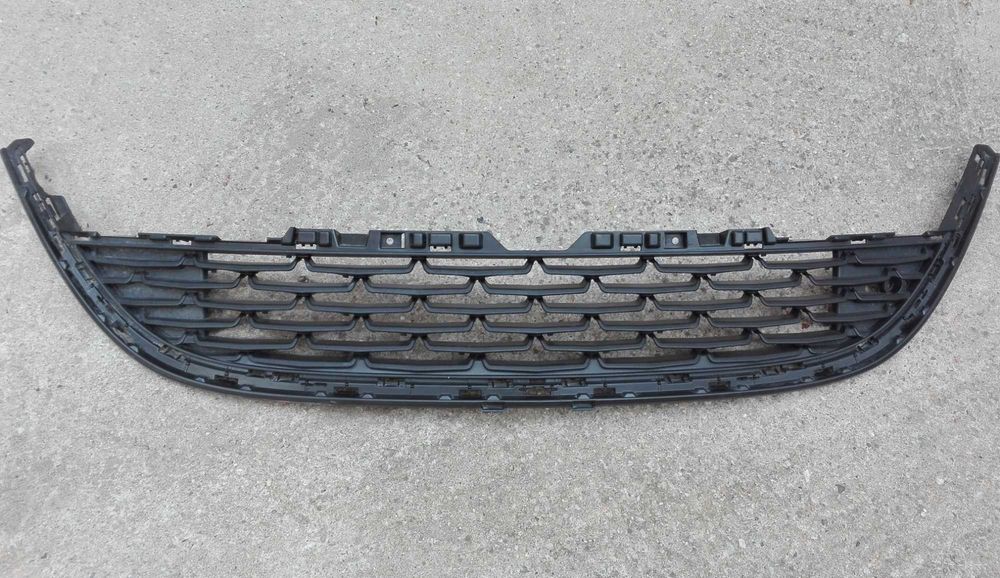 Grila din bara Opel Astra J facelift 150 lei