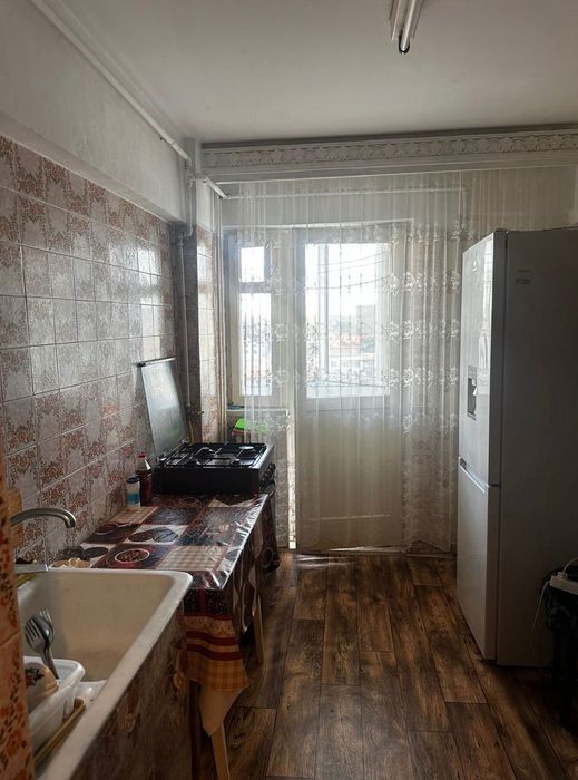 Inchiriez apartament cu doua camere!