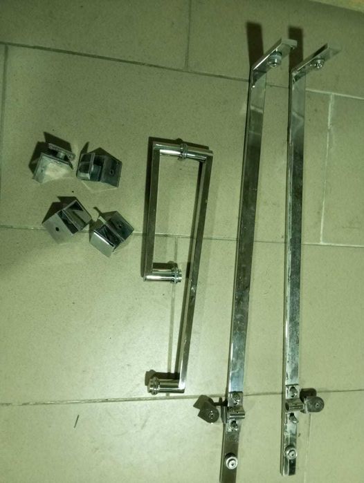 Стеклянные душевые перегородки