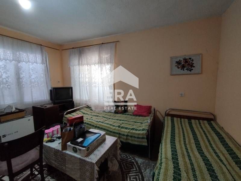 Просторна къща в село Малък извор