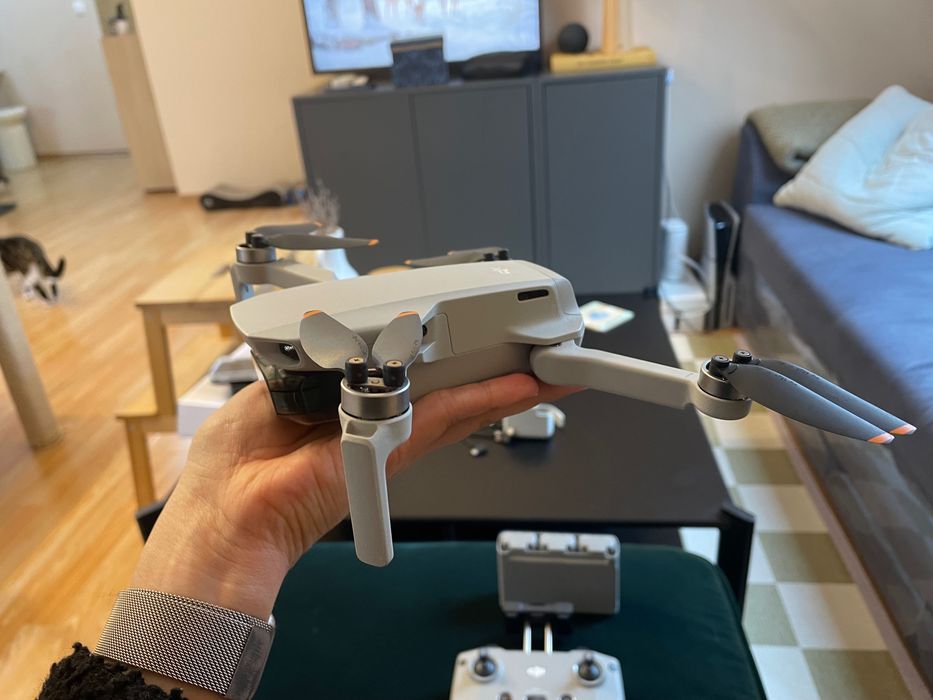 Продавам Дрон DJI MINI 2
