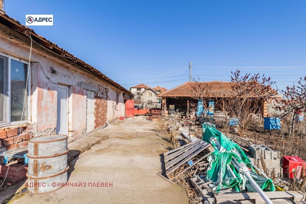 Къща в Плевен, област-с.Крушовене площ 230 цена 62000