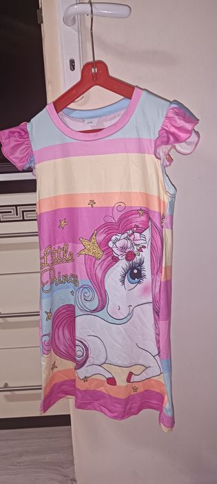 Лятна рокля за момичета в преливащи цветове и щампа на еднорог