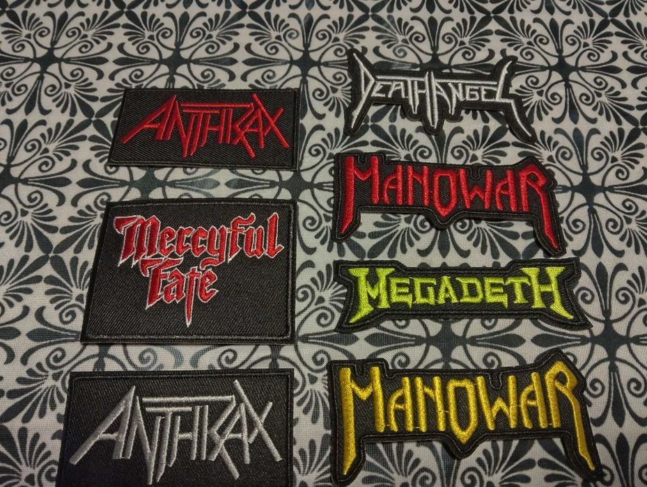 Чехли и нашивки с метал групи