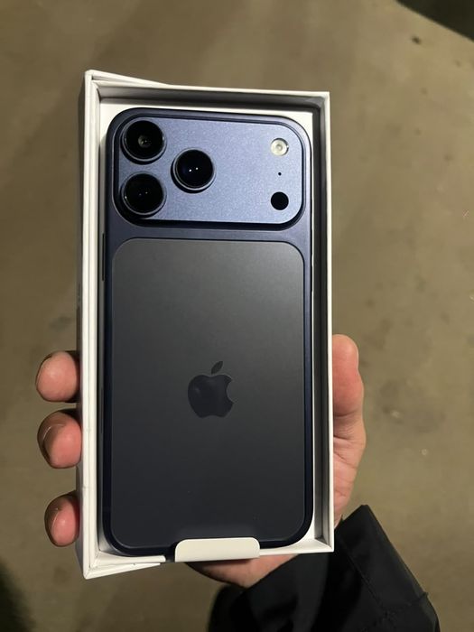 IPHONE 17 pro max