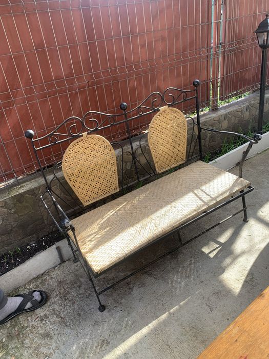 Masa cu banca exterior