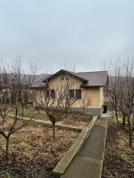 Vând casă în sat Manolesti,Botoșani.