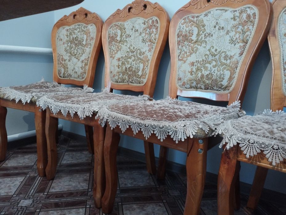 Стол со стульями