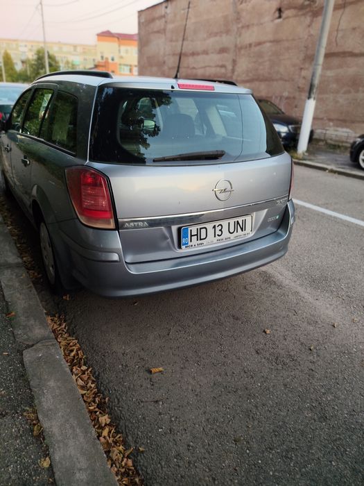 Vând Opel Astra break.
