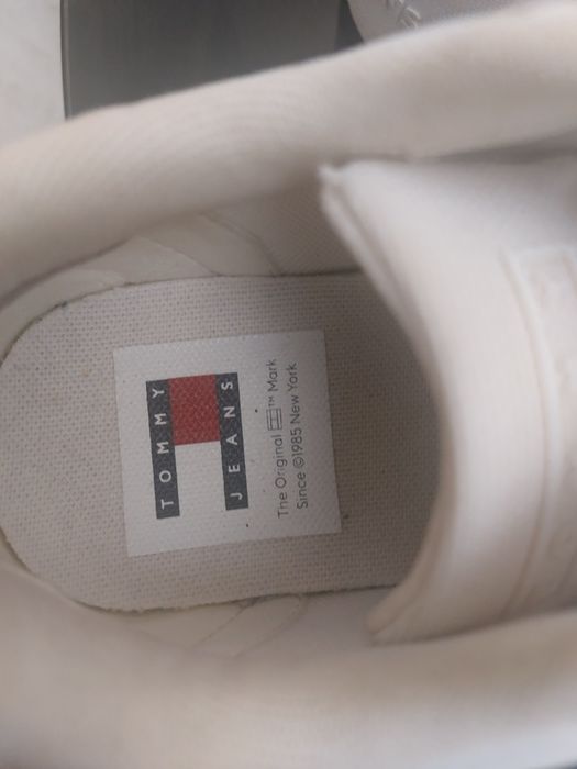 Маратонки на Томи Хилфигер,номер 40,обувани 2-3пъти,съвсею като нови