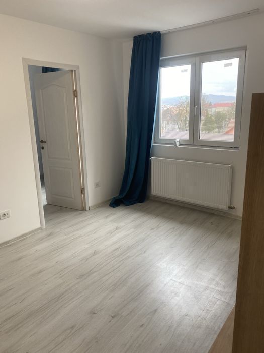 Inchiriez apartament cu 2 camere