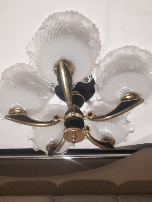 Продам люстру 5 рожковая