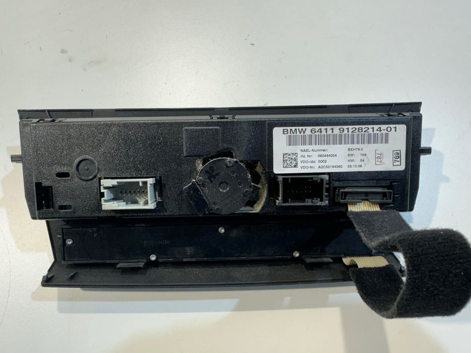 Продаваме климатроник с лайстна с подгреви за БМВ Е90 Е91 Е92 Е93/ BMW