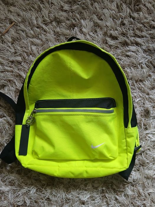 Ghiozdan  în stare foarte buna