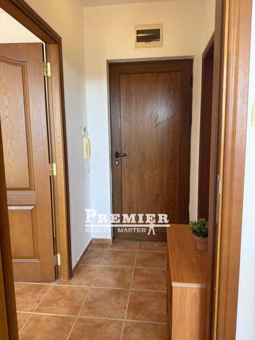 Двустаен апартамент с просторна тераса в северната част в Слънчев бряг