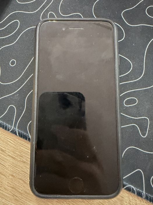Продам Iphone 8 red production