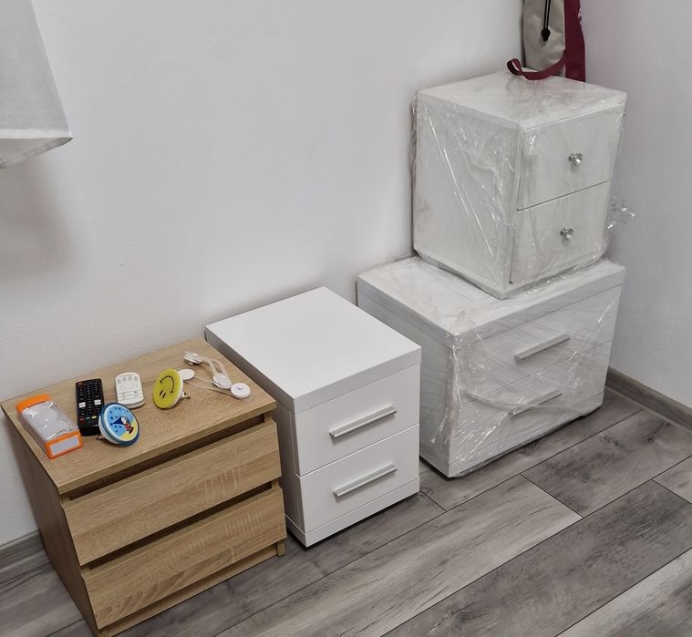 Pat matrimonial, noptiere, dulapuri, birou, scaune bar, măsuță, poliță