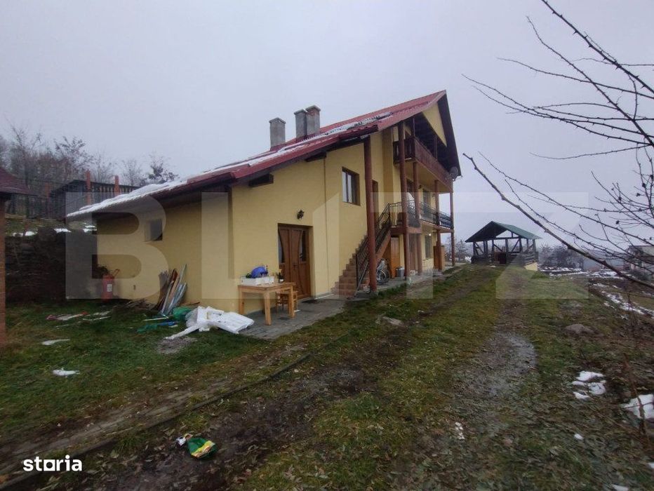 Villa, 500 mp, 7 camere, 3500 mp teren, zona Stramba