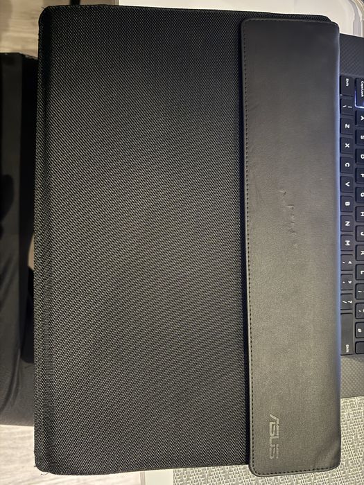 Monitor portabil Asus