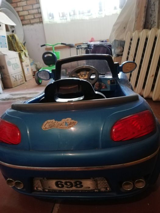 Продам машину электрокар в хорошем состоянии.