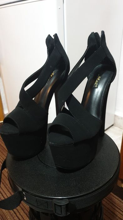 Papuci.pantofi.cizme.adidasi