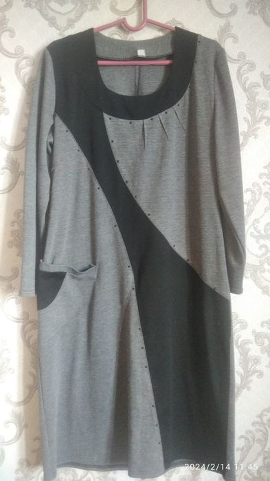 Продам женские платья