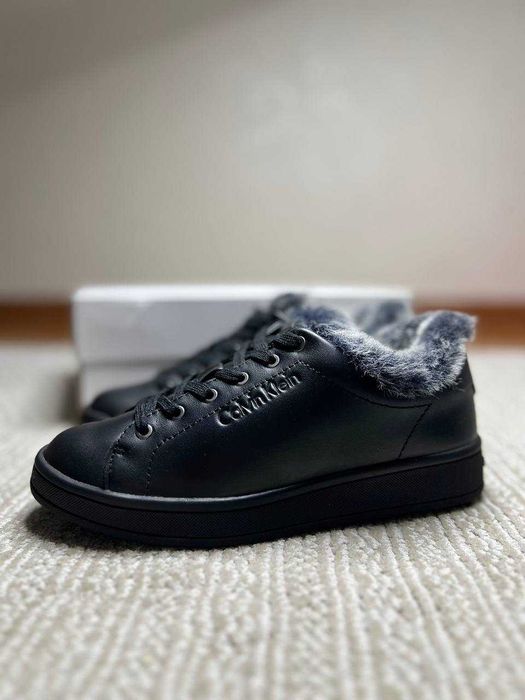 Calvin Klein женские кожаные  кроссовки РАЗМЕР 35
