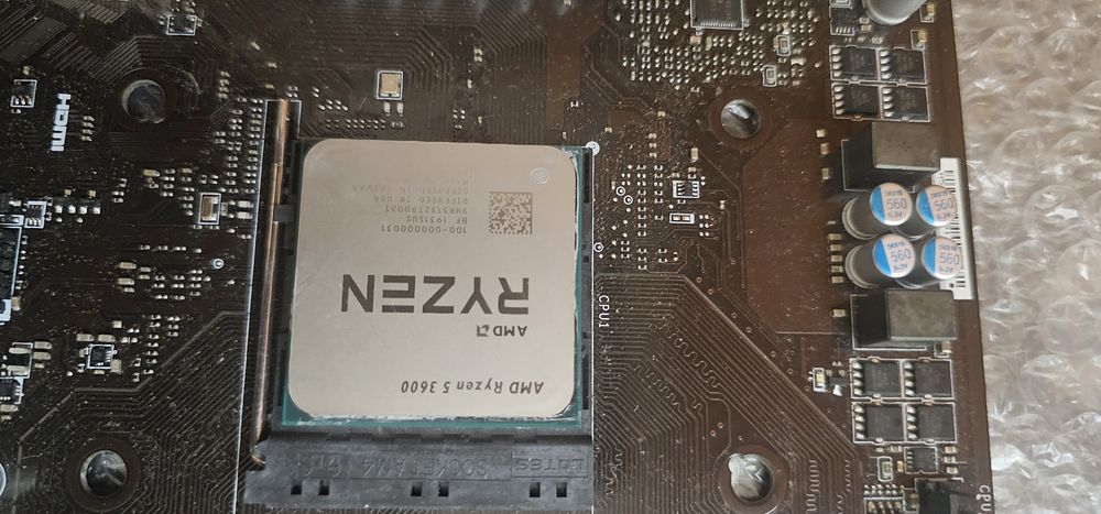 KIT Gaming Ryzen 5 3600+ Placa de baza MSI B450 GAMING PLUS ​MAX LA 750 RON