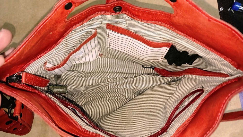 (233) Маркова дамска чанта