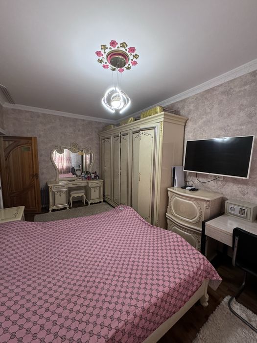 Srochna sotiladi b/u xitoy mebeli!!!Spalniy garnitur polniy komplekt.