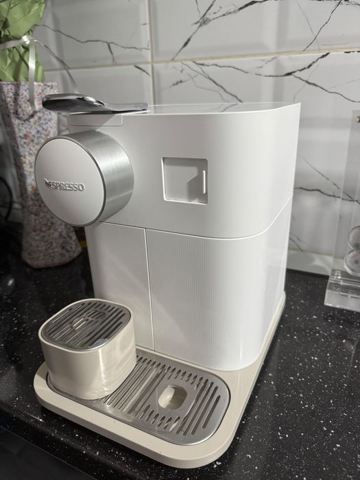 Espressor Gran Latissima Nespresso