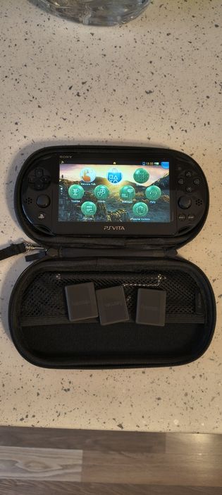 Vândut - PS Vita Slim PCH-2016 – Pachet complet + COD Black Ops – 999